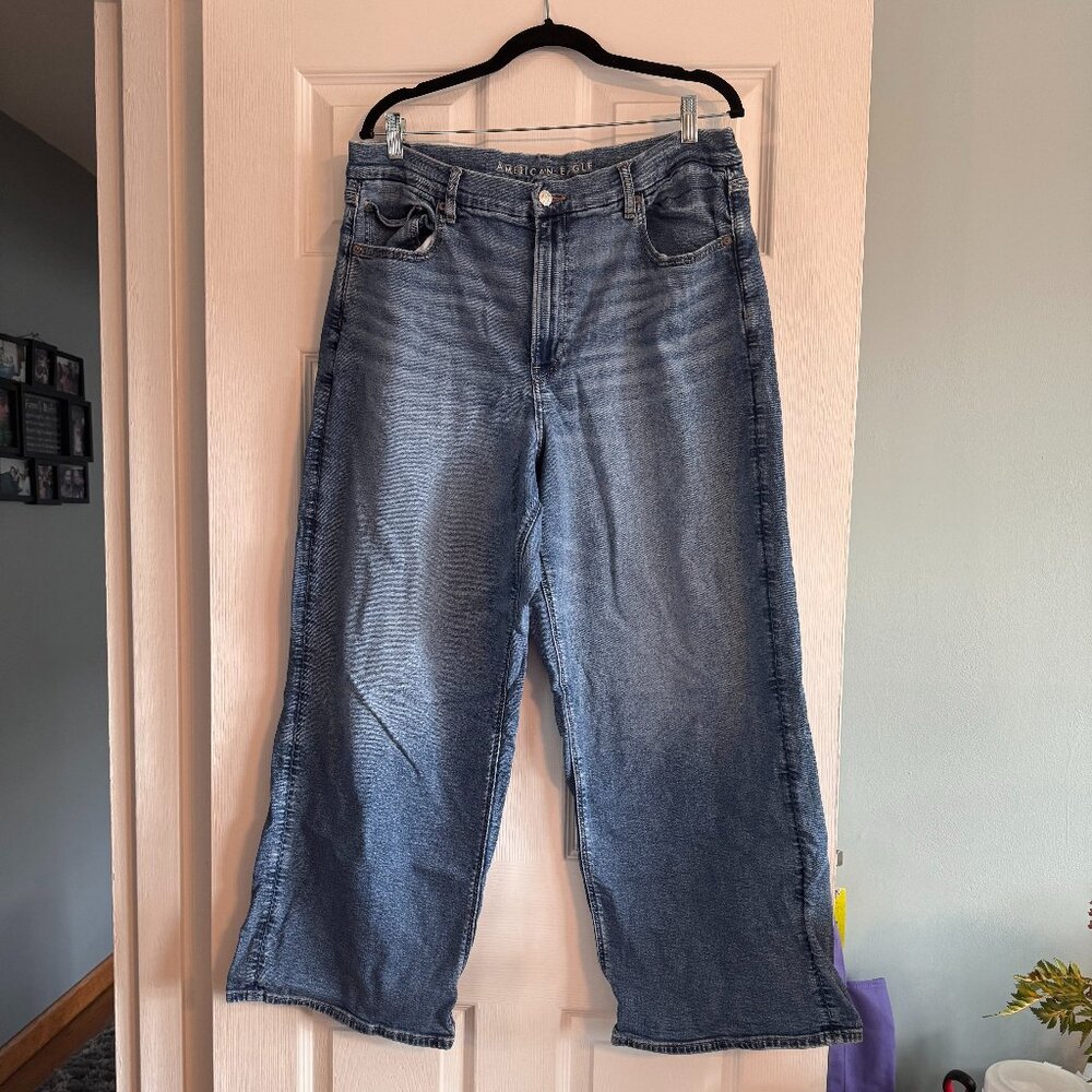 AE Curvy Super High-Waisted Baggy Straight Jeans – Medium Wash – Size 18 Short